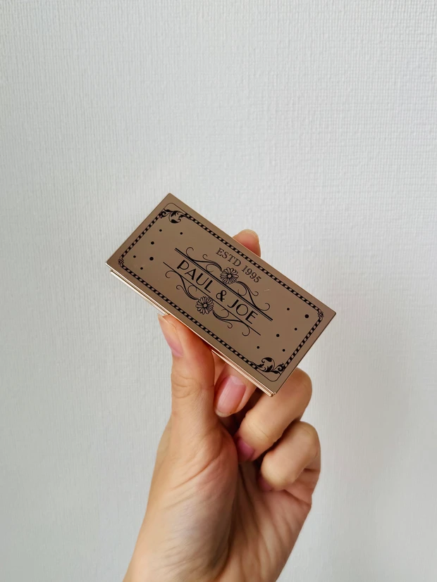 ポール＆ジョーのクリスマスコフレ2025、001 フラッパードレスのアイカラーパレット