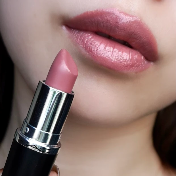 MAC マック ヌードカラー ヌードリップ  マキシマル スリーク サテン リップスティック 824 シッティング プリティ