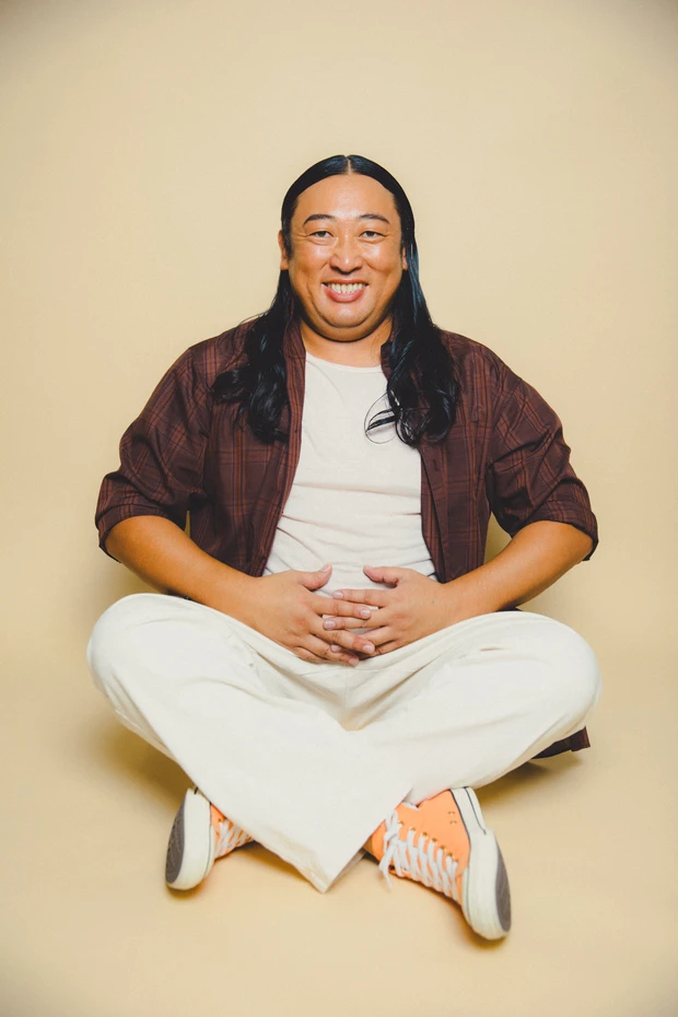 マキア ロバート 秋山竜次 クリエイターズ・ファイル インタビュー 笑顔