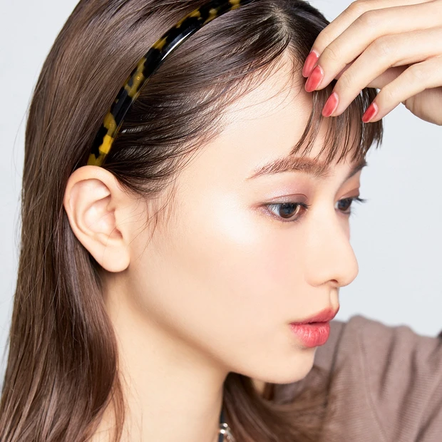 【山本舞香】レディでモードなカチューシャアレンジ5