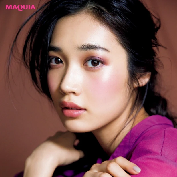 ミステリアスな女に見せるメイク術☆ 秋色代表、ボルドーやパープルはツヤ仕…