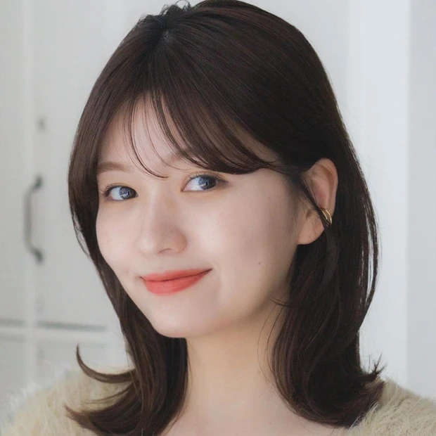 ミディアム　ヘア　髪型　ヘアスタイル　大人　前髪あり　30代　40代