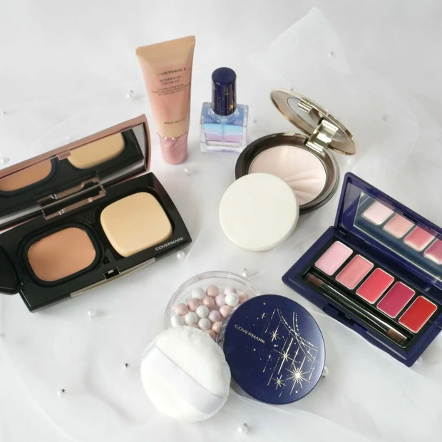 カバーマークの限定コフレをスウォッチ！ 人気No.1ファンデもセットに【クリスマスコフレ2025】