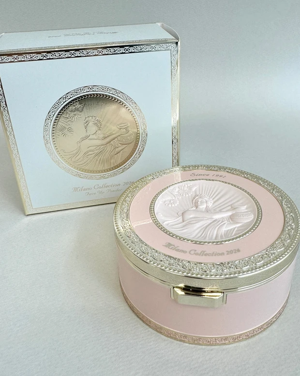 　【クリスマスコフレ2025】　ミラノコレクション フェースアップパウダー 2026 外箱＆パッケージ