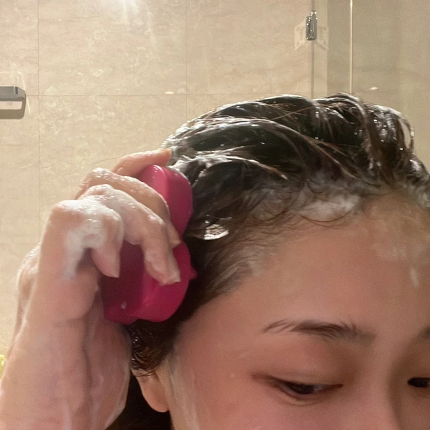 頭皮 頭皮ケア ヘアケア 皮脂づまり 頭皮の臭い 頭のコリ たるみ対策 小顔効果  リップスヘアー ベーススタイリング クレンジングシャンプー 炭酸シャンプー maquiaonline maquia マキアブロガー MAQUIAエキスパート Anna