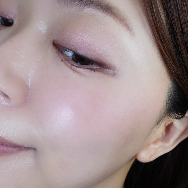 wakemake(ウェイクメイク) ソフトシアーマルチパレット 09 ロージーピンクでメイクした写真