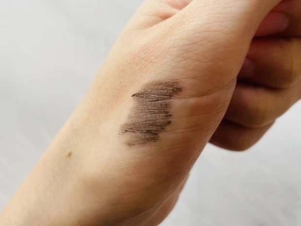 アンド バイ ロムアンド(&nd by rom&nd)メロウボリュームマスカラ【BR01 アッシュブラウン】をスウォッチ