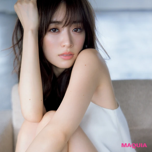 24時間いつでも、どこでも、自分と向き合う。泉里香の”すきあらば美容”