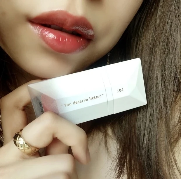 【中国コスメ】PERFECT DIARY（パーフェクトダイアリー） フローティング ライト リップグロス 104 "You deserve better" イエローピーチ