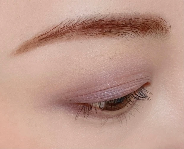 【2021秋コスメ】アンプリチュード コンスピキュアス ダブルアイズ&アイブロウ カラーマスカラで、"大人カラフル"な秋を纏う《アイメイク画像付き》_9_2