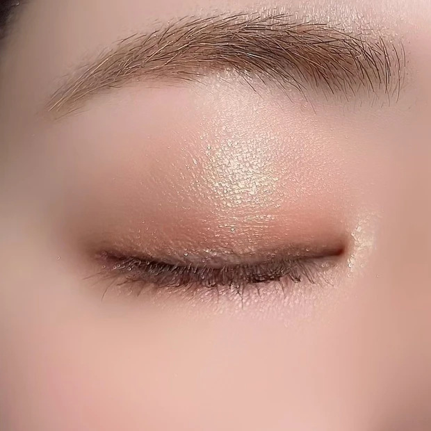 719 オーガンザ　アイメイク