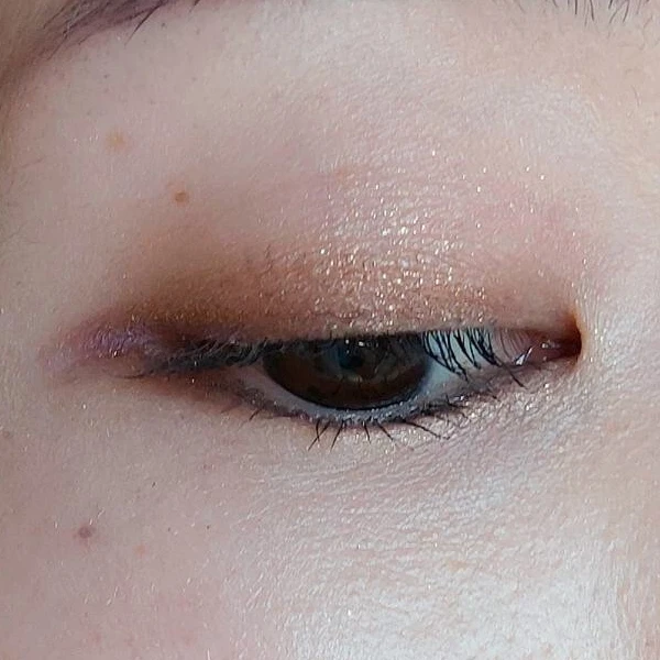 プティパレットアイズ 04 アマンドブリュレのメイク