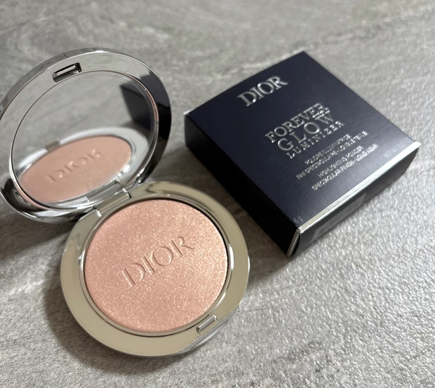 ディオール　Dior 2026 新作　限定 ディオールスキン フォーエヴァー グロウ ルミナイザー 003 サン-キスド サマーコレクション　夏　コスメ　てんとう虫　デイジー　ハイライト　サマコレ　夏コレ