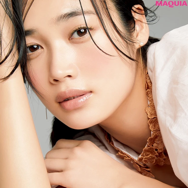 特別付録「ひし形美肌ブラシ」で叶う細部まで美しい透明感ツヤ肌