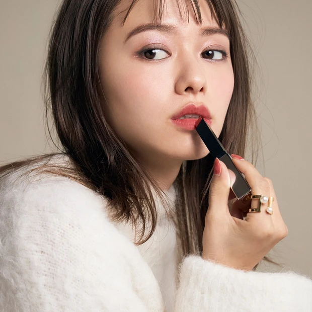 【山本舞香】今っぽさMAXの透け赤リップ5