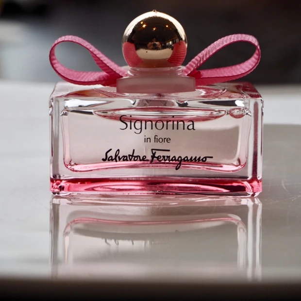 【フェラガモ】新作の香水がお土産にもらえる！ホテルで優雅にアフタヌーンティー女子会！