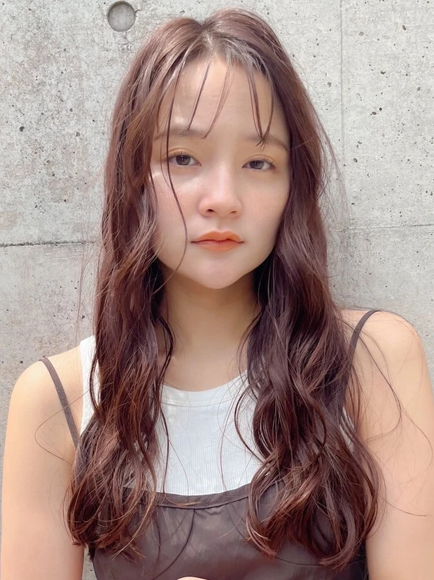 ヘアカタログ ロング ロングヘア 前髪あり 正面