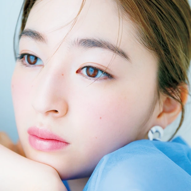 みんベス受賞コスメで透明感を！ 下地、パウダー、チークの「3層重ね」で自…