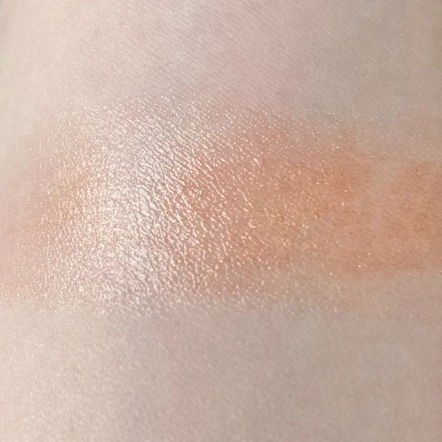 キュレル リップケア クリーム(美発色シリーズ) 美発色ベージュ スウォッチ