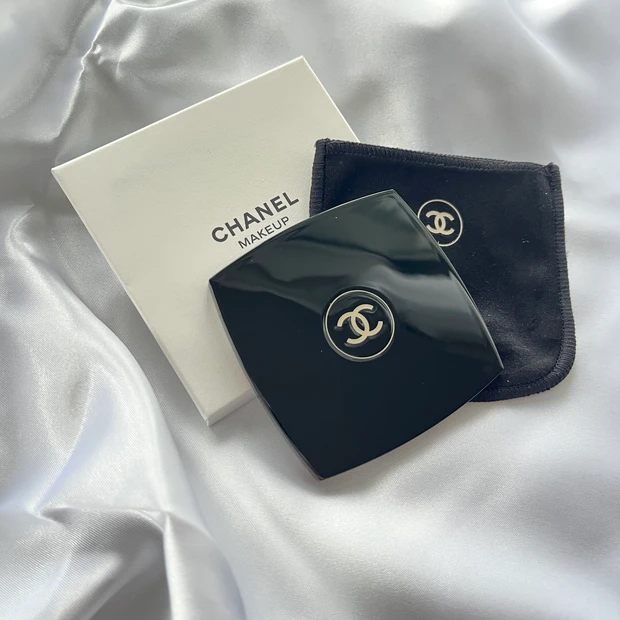 8/22発売！CHＡNEＬ「レ キャトル オンブル ブトン239 」シアーパープルで作る魅惑のアイメイク_4