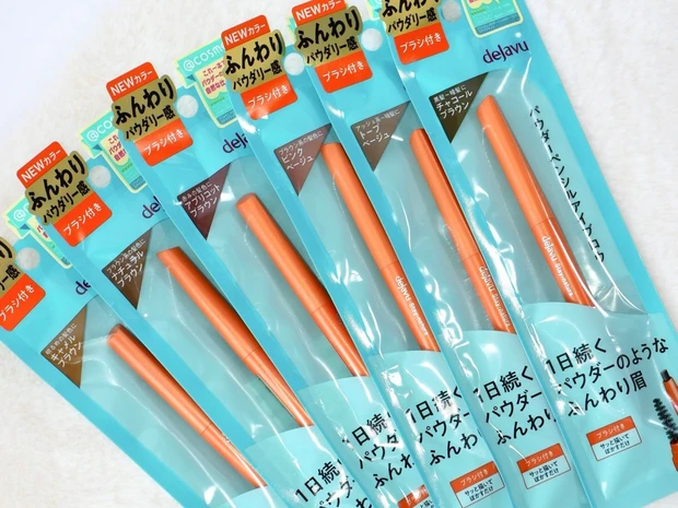 【デジャヴュ】アイブロウペンシル「ステイナチュラF」を全色スウォッチ！ パウダーで描いたようなふんわり眉に