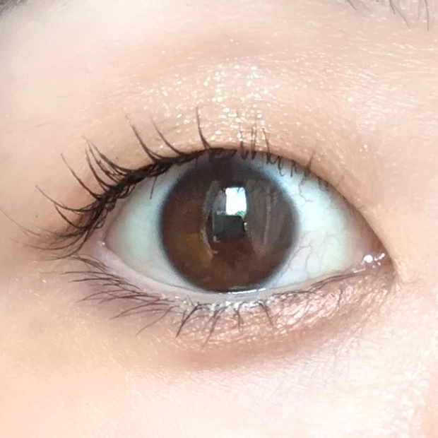 「アイコニックフィルムマスカラ」を使用した目元の写真