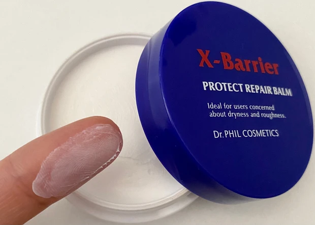 朝晩使えるノーカラータイプ