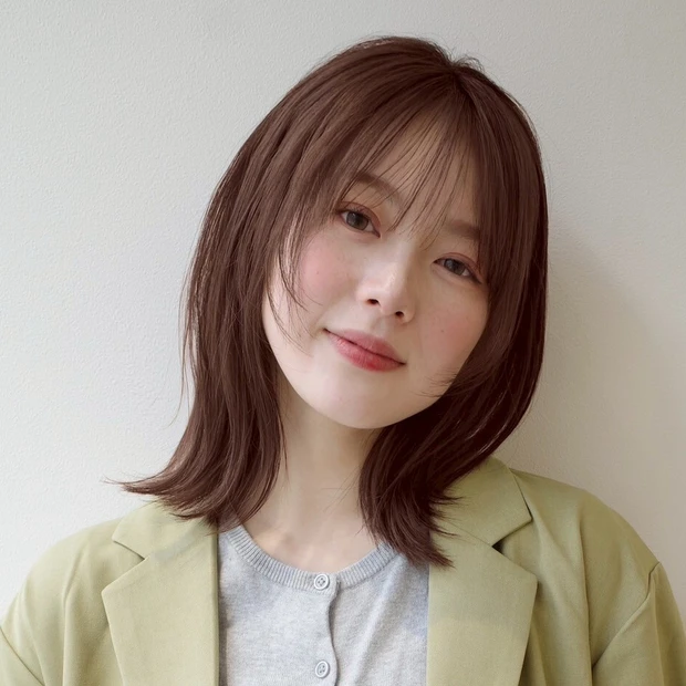 【ココアピンクカラー】外ハネワンカール×シースルーバングでつくる大人ミディアム