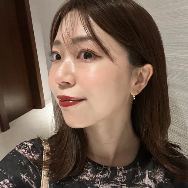 2025年に買い足した紫外線対策グッズ4選のうちのひとつ、 POLA｜ホワイトショット セラムUV【7,150円】を使ってメイクしてみた写真