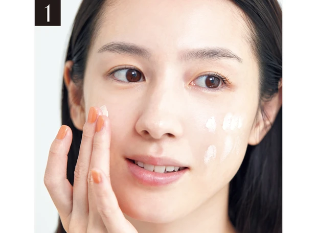 桜庭ななみさんのセルフメイクプロセス1