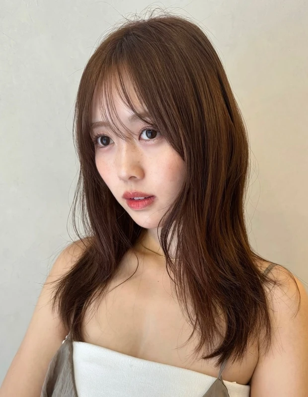 ヘアカタログ　ミディアム　ミディアムヘア　前髪あり　サイド