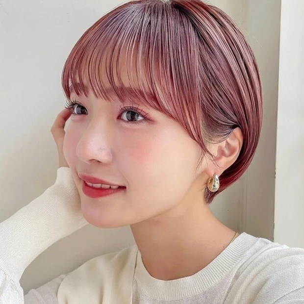 ショート ヘア 髪型 ヘアスタイル 明るめカラー 前髪あり