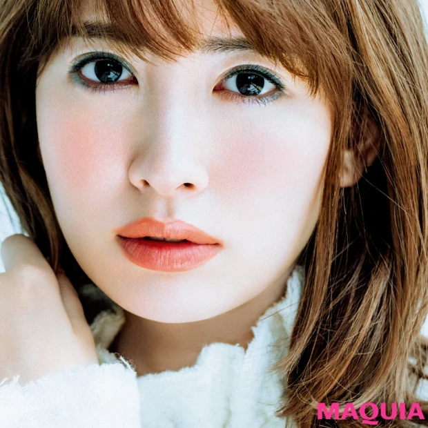 旬のスモーキーアイにこじはるがTRY! ブルーグレイでつくるミステリアス…