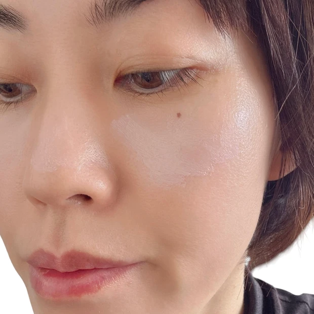 リファイニング ポアレス スキン ベース 03 スウォッチ