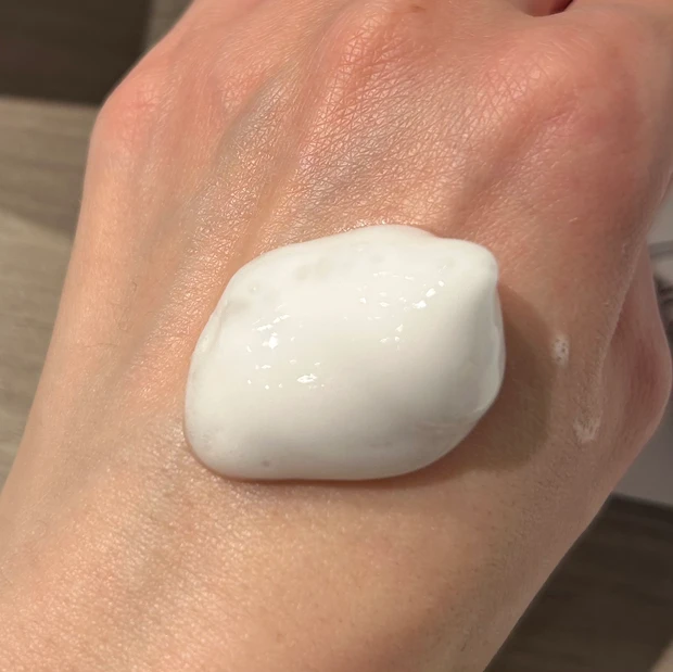 水光ピーリング泡セラム　テクスチャー