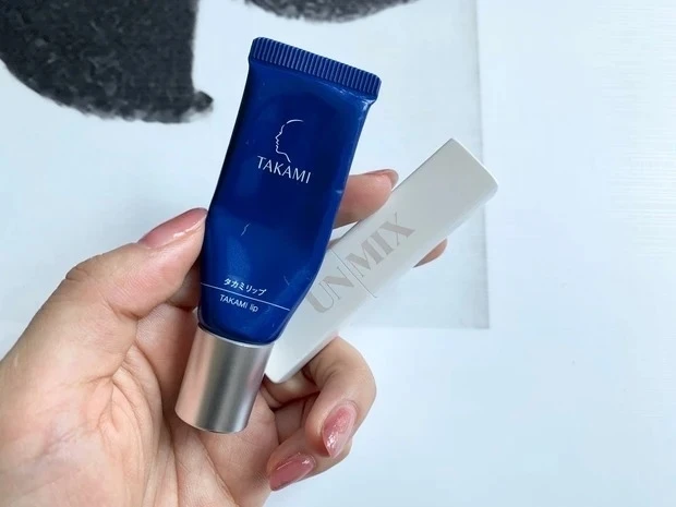 Annaさん タカミリップの使い方