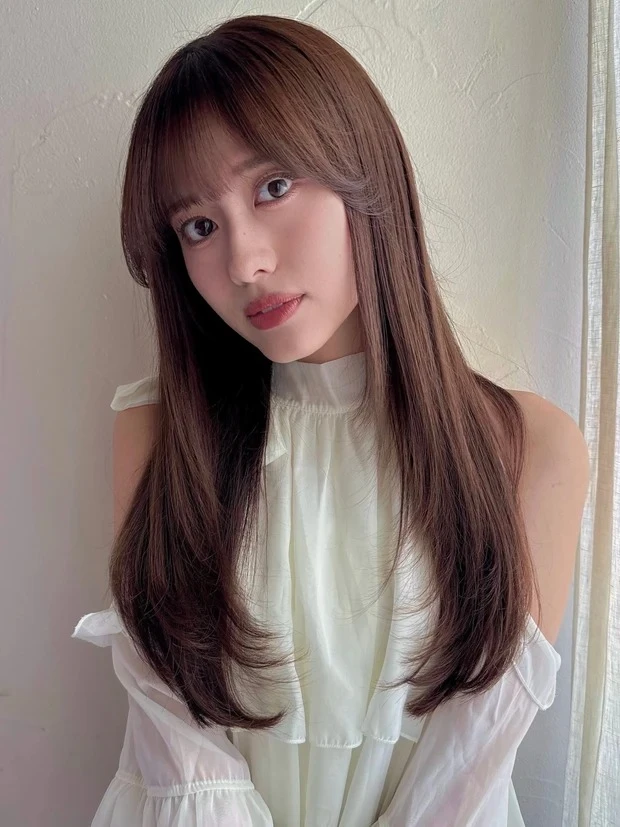 Belleの髪型・ヘアスタイルまとめ_ロングヘア_【大人に似合うロングヘア】前髪ありで美人見え! 艶やか仕上げのワンカールレイヤーロング