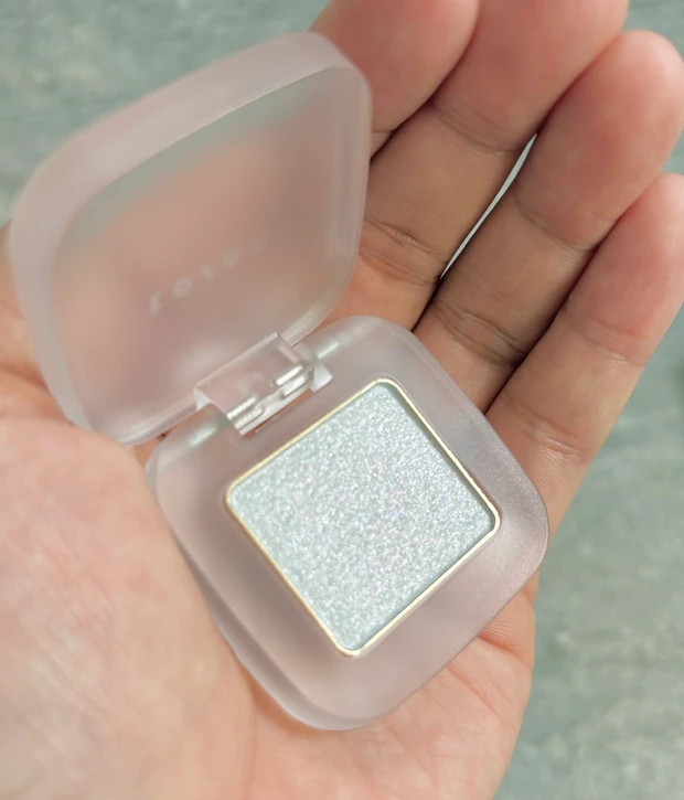 トーン　ペタル フロート アイズ　アイシャドウ 2026 春　新作　新色　限定　17Glass Prism　