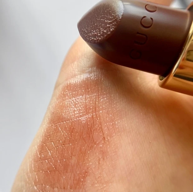 GUCCI ルージュアレーヴルヴォワール 110 Marguerite Jade　海外コスメ　グッチコスメ　ブラウンリップ