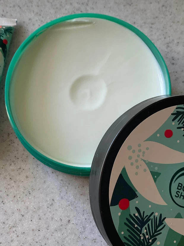 クリスマスシーズン限定品で初のフローラル系の香り◆ウインタージャスミン_2_2