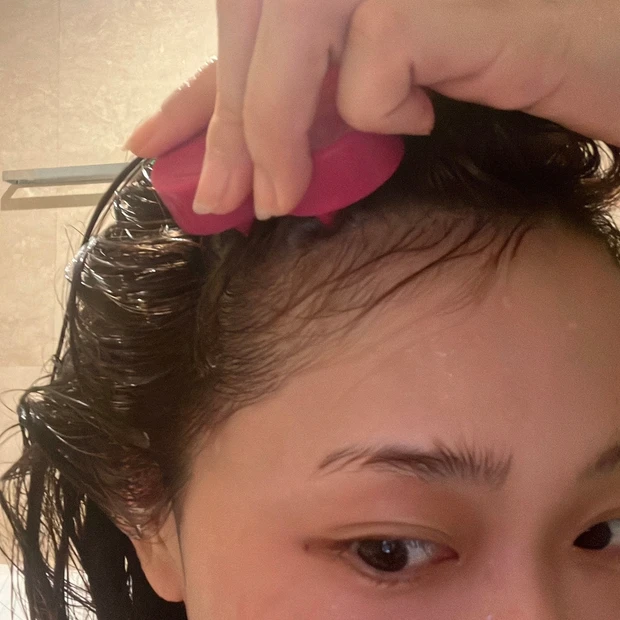 頭皮 頭皮ケア ヘアケア  頭のコリ たるみ対策 小顔効果  uka スカルプブラシ ケンザン  maquiaonline maquia マキアブロガー MAQUIAエキスパート Anna