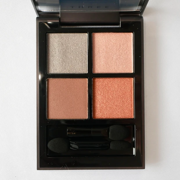 THREE スターゲージングアイシャドウクアッド 06 MYSTERIOUS MISTER