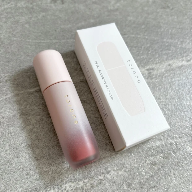 【トーン】2026春コスメ ペタル ブルーミング マット リップ万能カラーをスウォッチ付きでご紹介♪