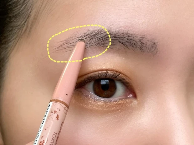 垢抜け眉毛の書き方　3.眉尻を書く