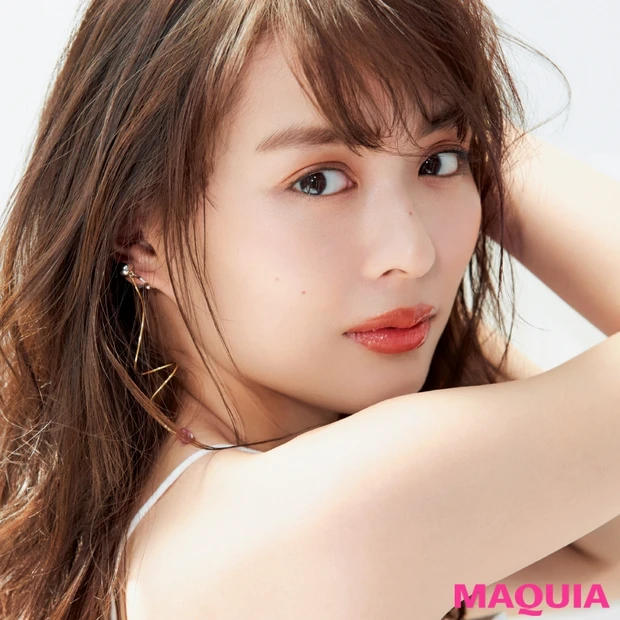 女らしいオレンジメイクを成功させるコツは、色選びとツヤ感!