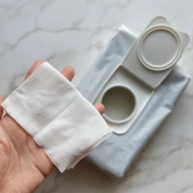 ４つに折りたたんでこのサイズ感。