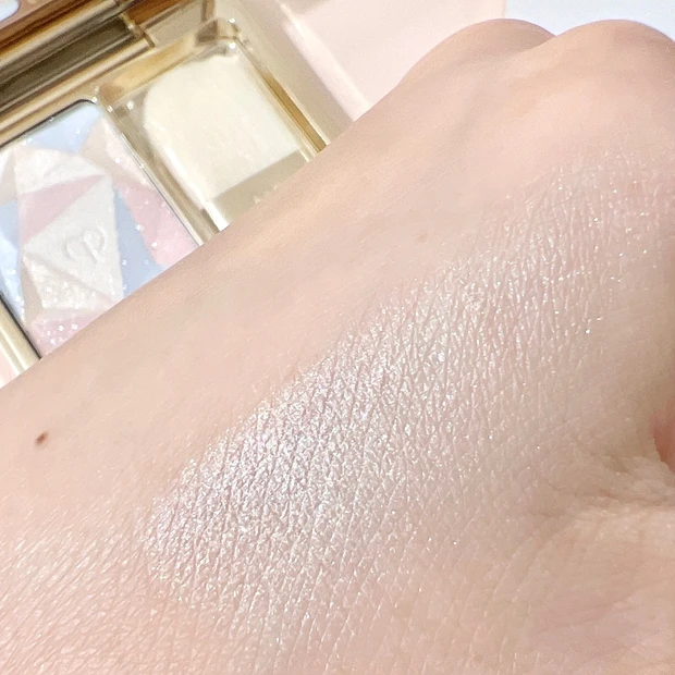 【新作コスメ】宝石の輝きを宿す！話題のクレ・ド・ポー ボーテのハイライティングパウダーの実力を徹底調査_2_3