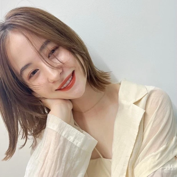 ボブ ヘア 髪型 ヘアスタイル 外ハネ 大人 チークライン 前髪