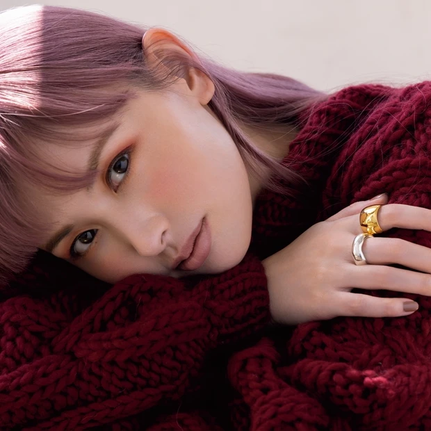 腫れぼったく見えない「赤シャドウ」の塗り方は？ おすすめアイテムも紹介