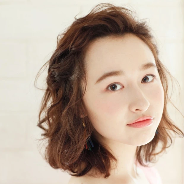 おでこ見せで美人度アップ♪  愛されムード漂うきれいめ前髪アレンジ